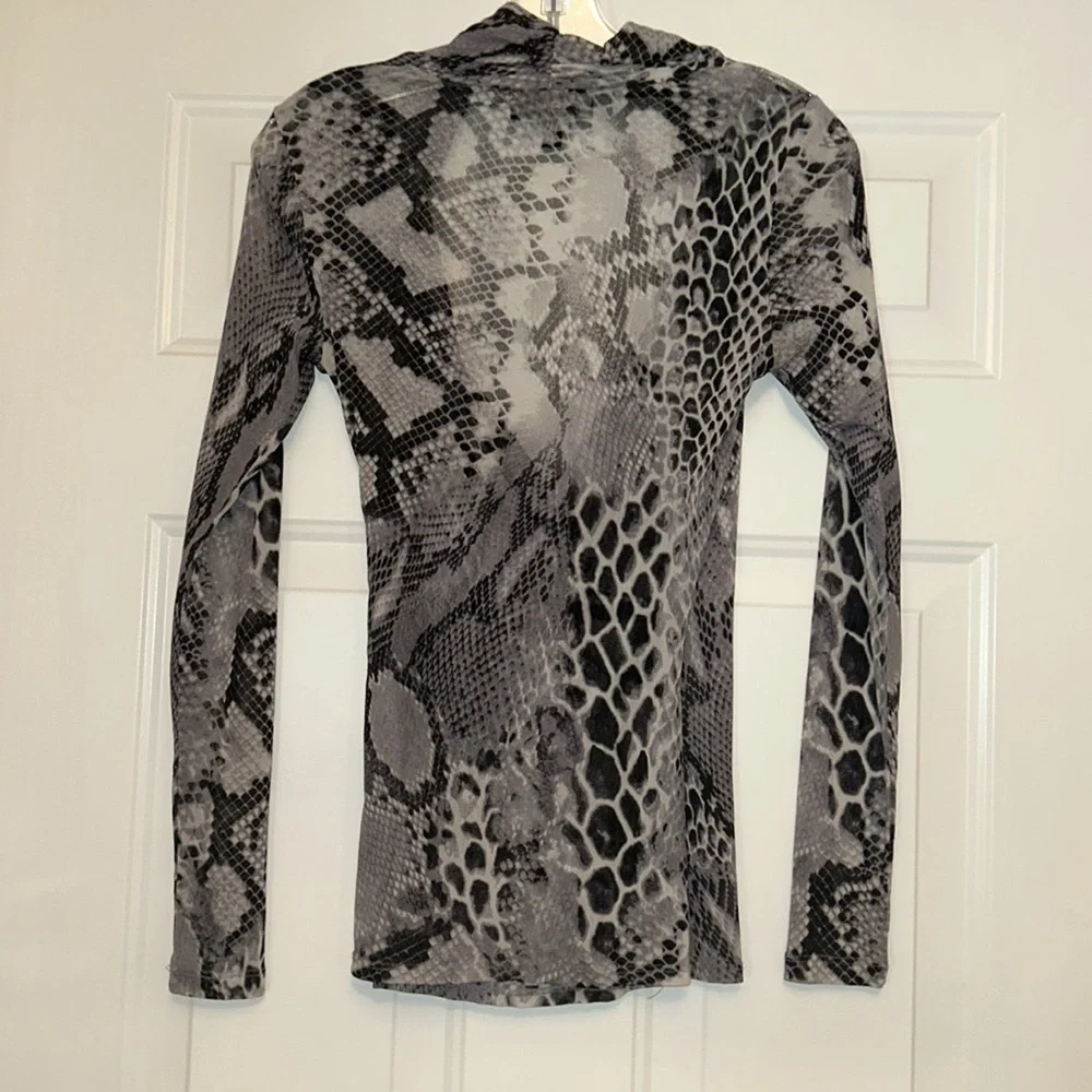 Karen Kane Sheer Snakeskin LS Top M Black/Gray Maximalist Gathered Waist USA